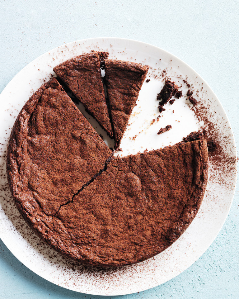 bolo de chocolate fácil e húmido por dentro para fazer num instante em casa
